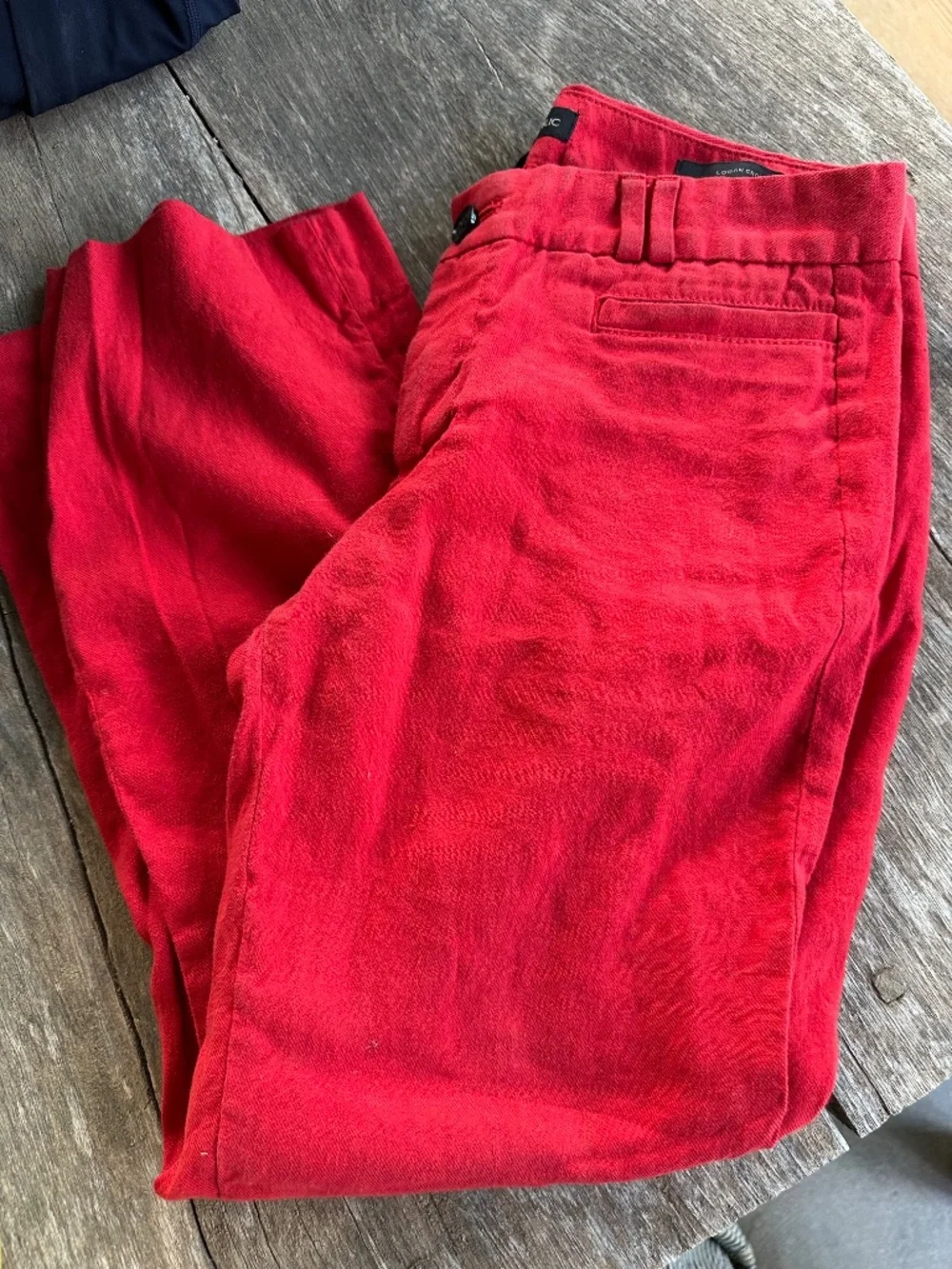 Banana Republic Mid Rise Cropped Red Pants in Size 2